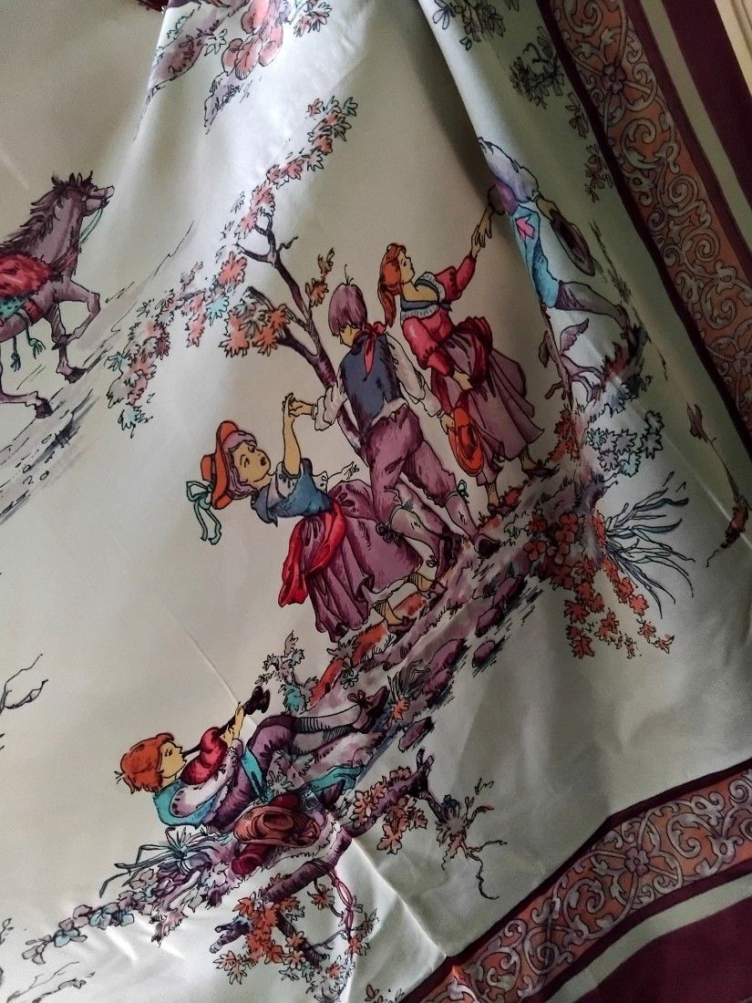 Esarfa matase cu print din povesti