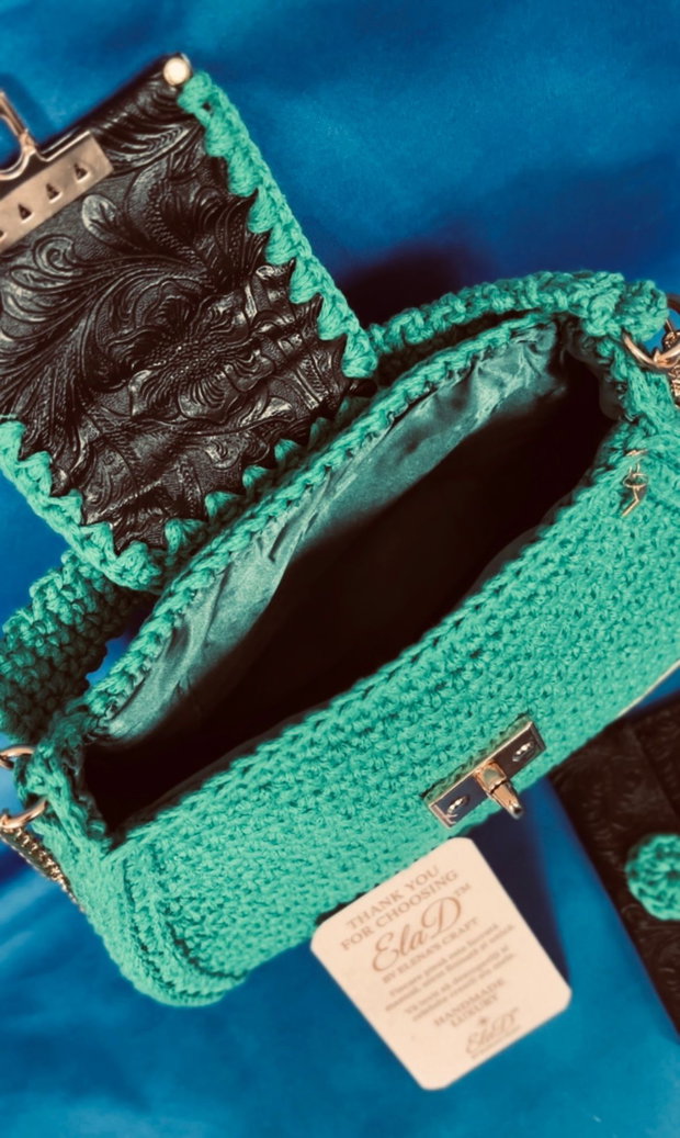 Geantă croșetată manual ElaD by Elenas Craft turcoaz, piele embosată, lanț metalic, set cu portofel