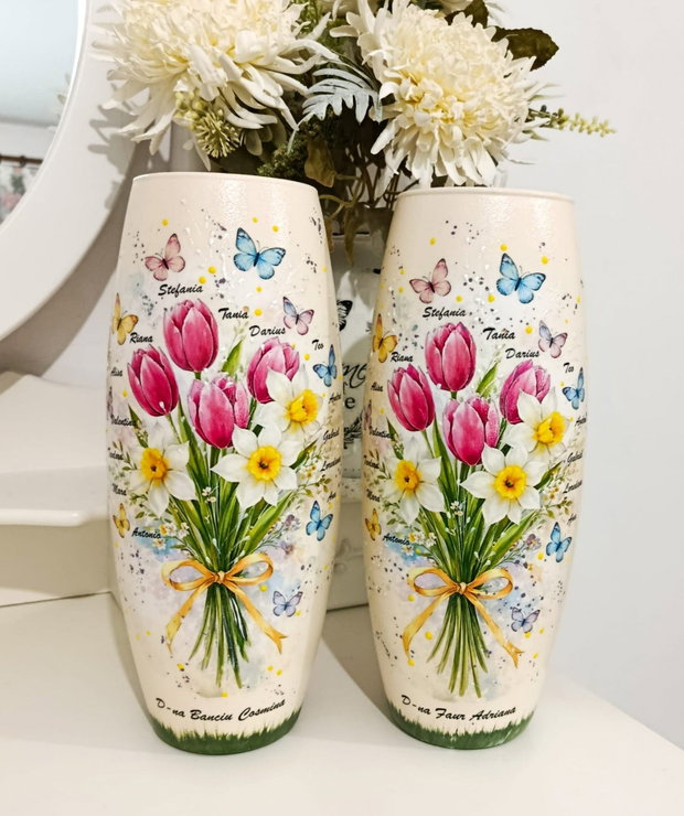 Vază personalizată cu lalele și narcise cadou pentru învățătoare