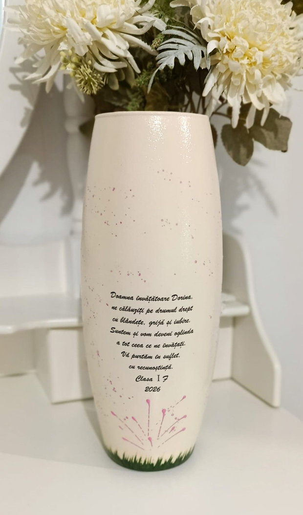 Vază personalizată cu lalele și narcise cadou pentru învățătoare