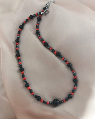 Colier din pietre de obsidian, hematit, coral și onix