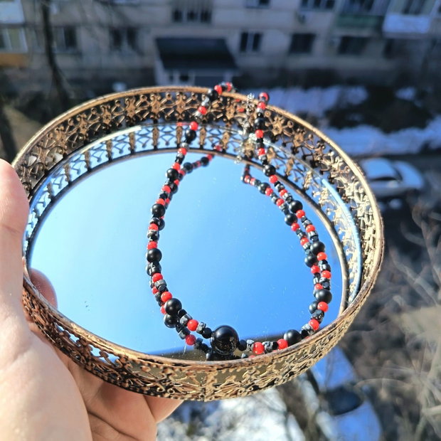 Colier din pietre de obsidian, hematit, coral și onix