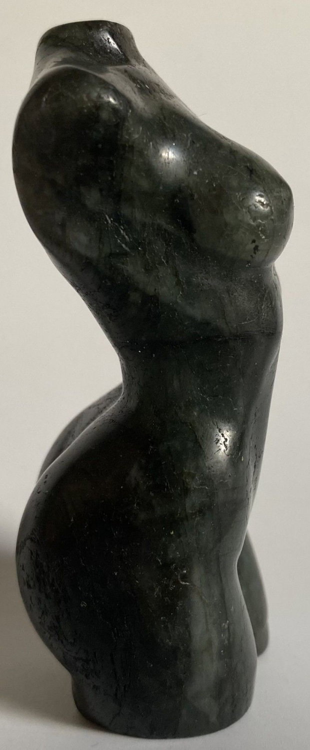 Labradorit - Sculptura nud piatra semipretioasa