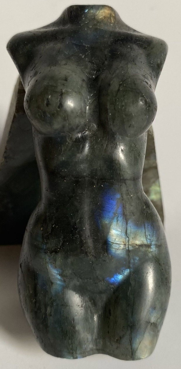 Labradorit - Sculptura nud piatra semipretioasa