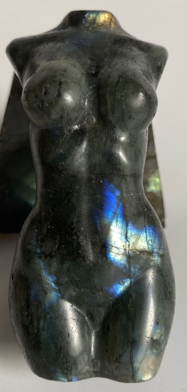 Labradorit - Sculptura nud piatra semipretioasa