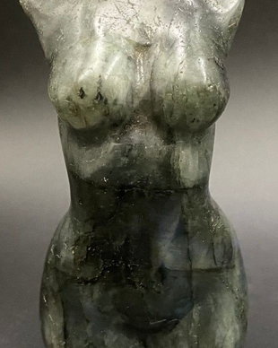 Labradorit - Sculptura nud piatra semipretioasa