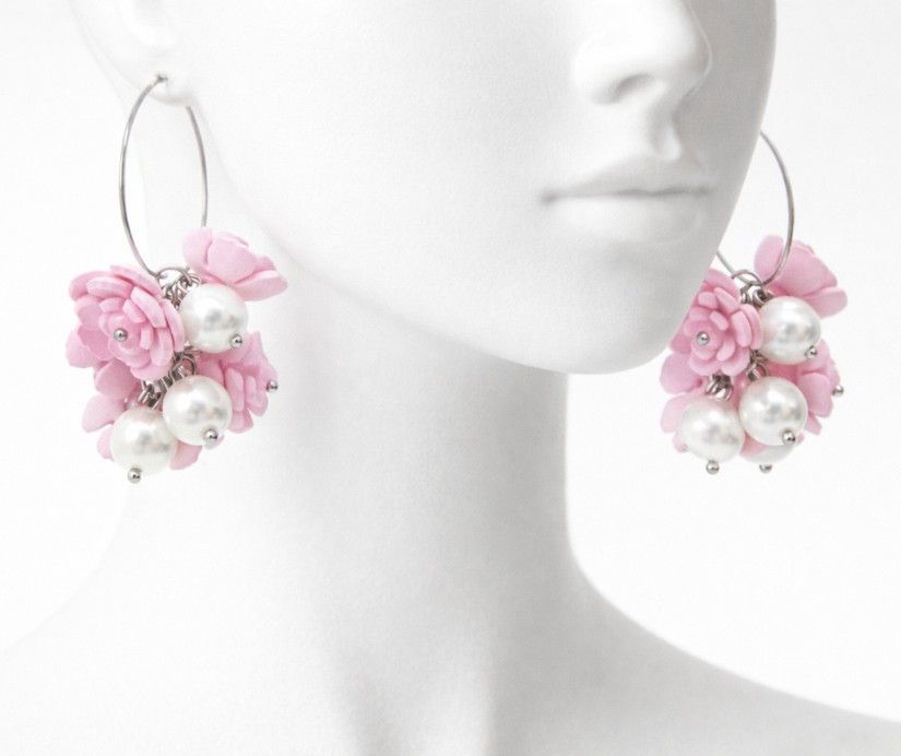 Cercei handmade cu flori roz si perle (cod1402)