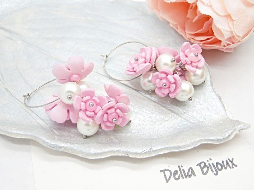 Cercei handmade cu flori roz si perle (cod1402)