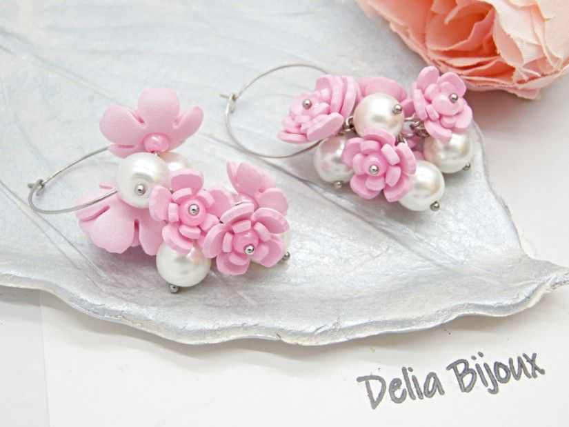 Cercei handmade cu flori roz si perle (cod1402)