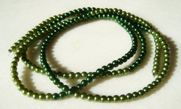 Perle din sticla 4 mm - 2 nuante de verde - sirag de aprox 91 cm (244 bucati)