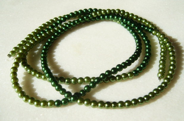 Perle din sticla 4 mm - 2 nuante de verde - sirag de aprox 91 cm (244 bucati)