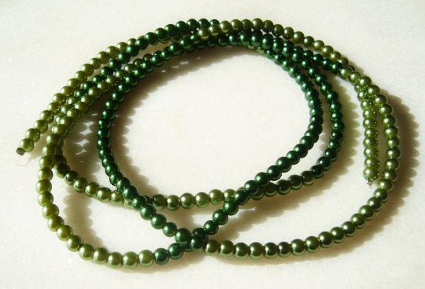 Perle din sticla 4 mm - 2 nuante de verde - sirag de aprox 91 cm (244 bucati)