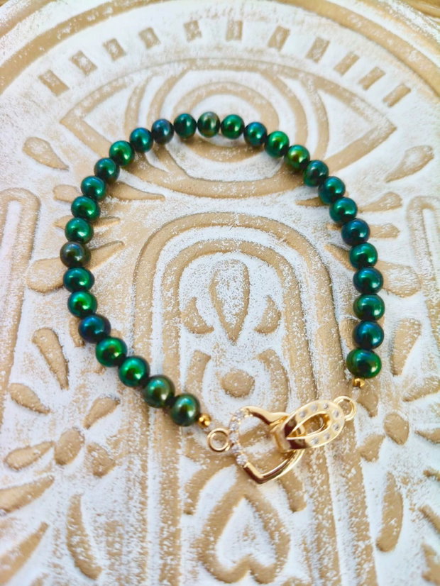 Bratara perle de cultura verde smarald