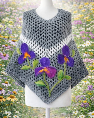 Poncho cu flori impaslite