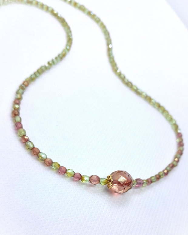 Colier elegant cu cristale de Cehia