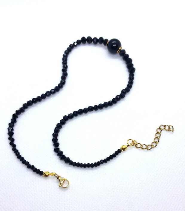Colier elegant din cristale și perle negre