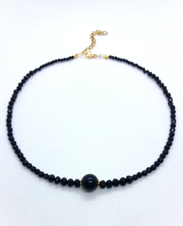 Colier elegant din cristale și perle negre