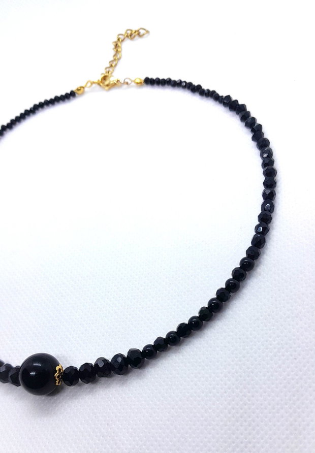 Colier elegant din cristale și perle negre