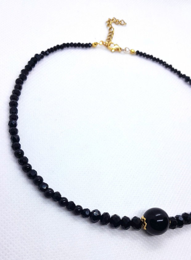 Colier elegant din cristale și perle negre