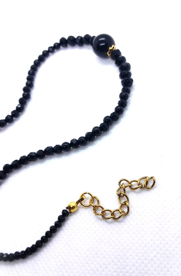 Colier elegant din cristale și perle negre