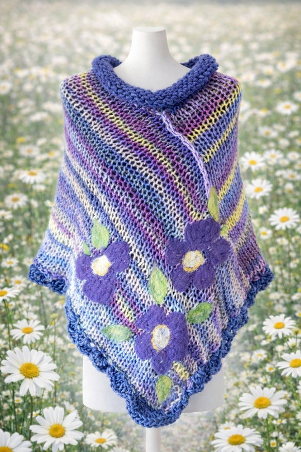 Poncho cu flori impaslite