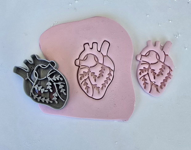 Decupator inimă anatomică cu plante | Cutter polymer clay | Unealtă pentru bijuterii handmade