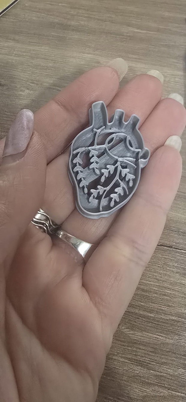 Decupator inimă anatomică cu plante | Cutter polymer clay | Unealtă pentru bijuterii handmade
