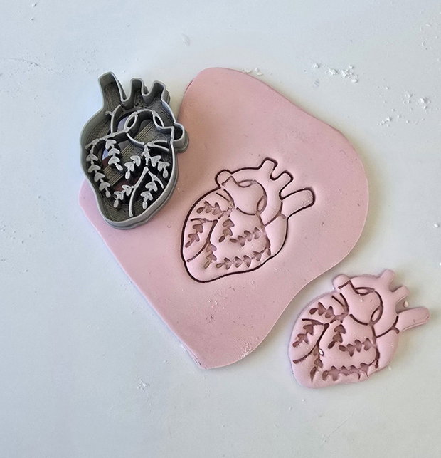 Decupator inimă anatomică cu plante | Cutter polymer clay | Unealtă pentru bijuterii handmade