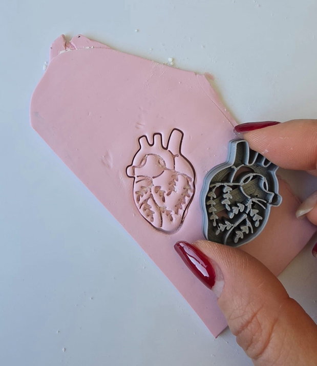 Decupator inimă anatomică cu plante | Cutter polymer clay | Unealtă pentru bijuterii handmade