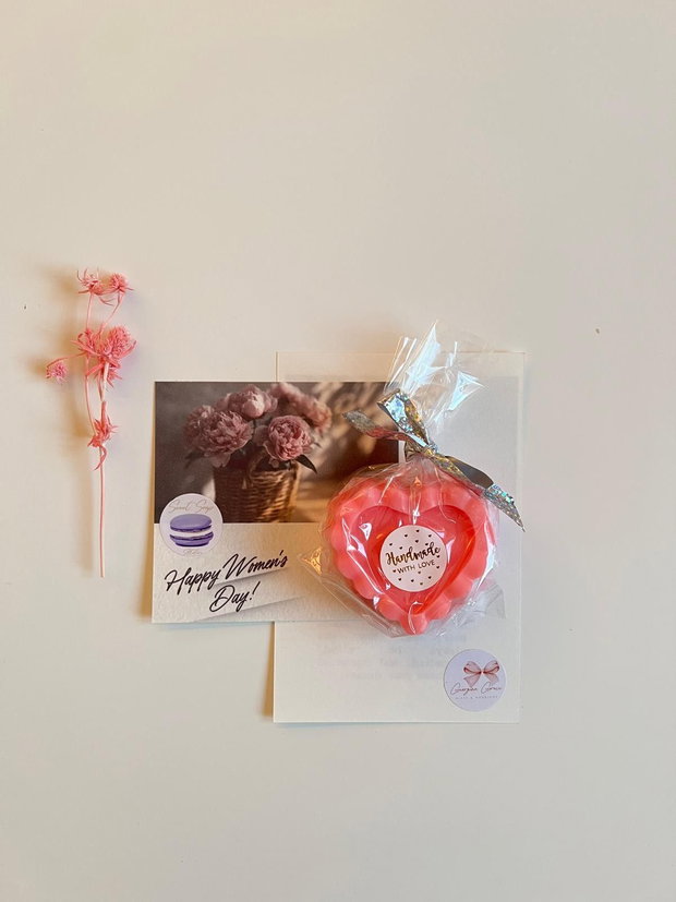 Săpun handmade inimă - cadou romantic cu parfum dulce