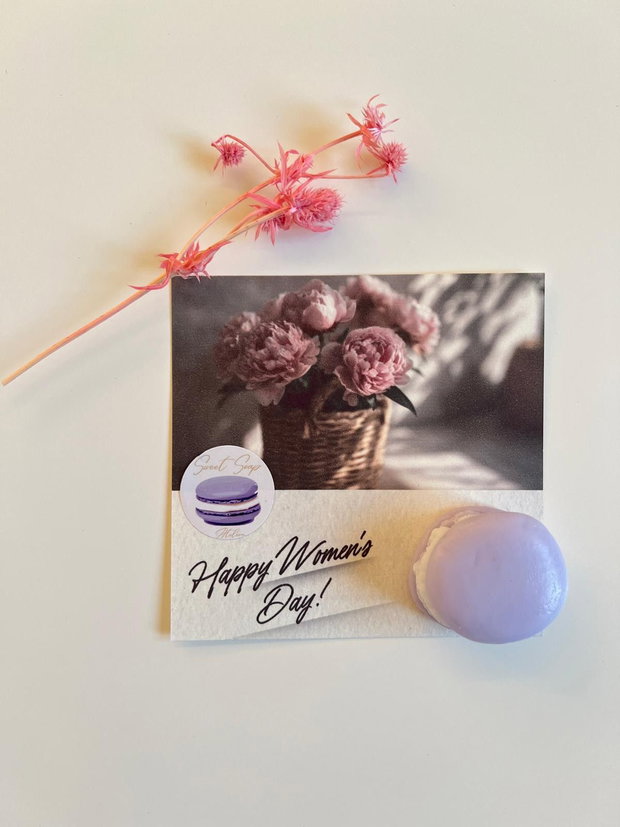 Săpun handmade macaron lavandă - cadou inedit "dulce" cu aromă de lavandă