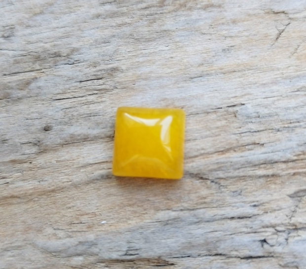 Cabochon jad galben, 10x10 mm