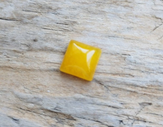 Cabochon jad galben, 10x10 mm