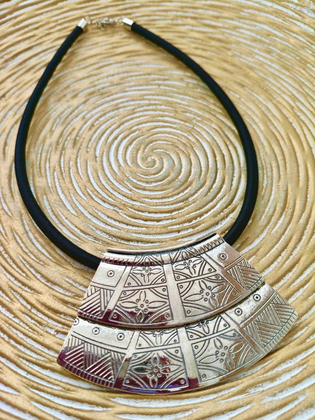 Colier pandantiv tribal
