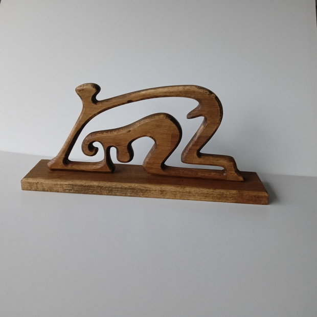 Sculptura abstractă din lemn