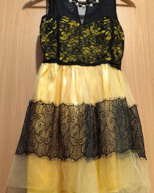 Rochie elegantă galben & negru cu dantelă și tull