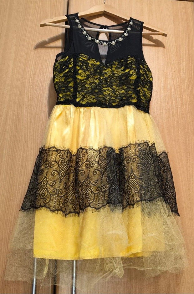 Rochie elegantă galben & negru cu dantelă și tull