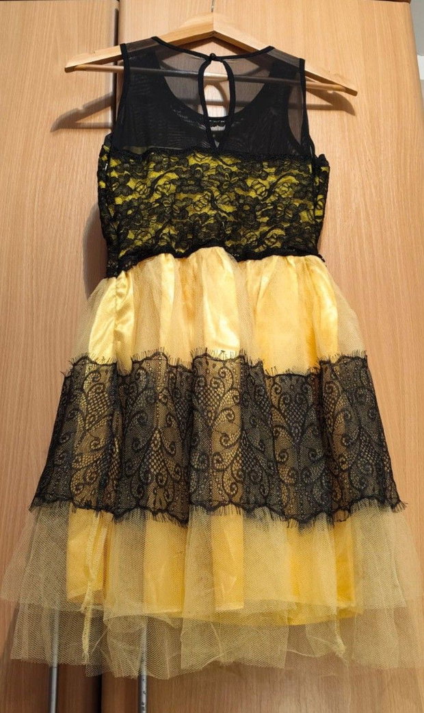 Rochie elegantă galben & negru cu dantelă și tull