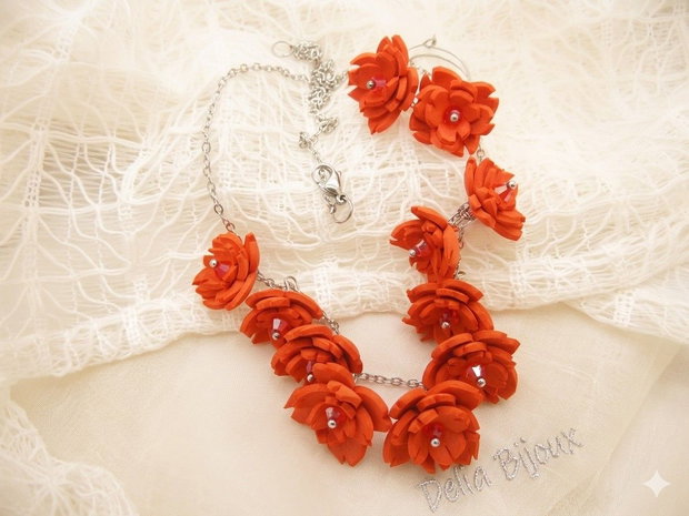 Set bijuterii statement cu flori roșii și cristale colier și cercei handmade (cod1300)