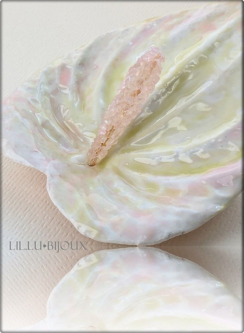 Broșă handmade Anthurium Roz  Bijuterie florală unicat cu panglică detașabilă