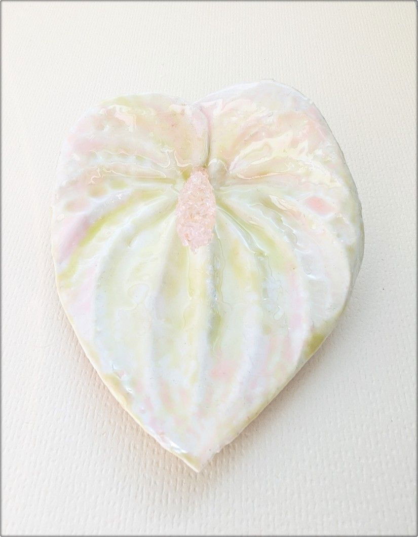 Broșă handmade Anthurium Roz  Bijuterie florală unicat cu panglică detașabilă