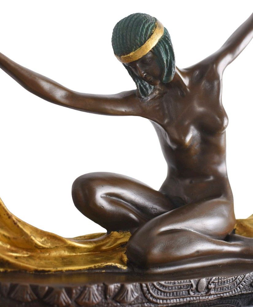 Isis-statueta din bronz cu un soclu din marmura