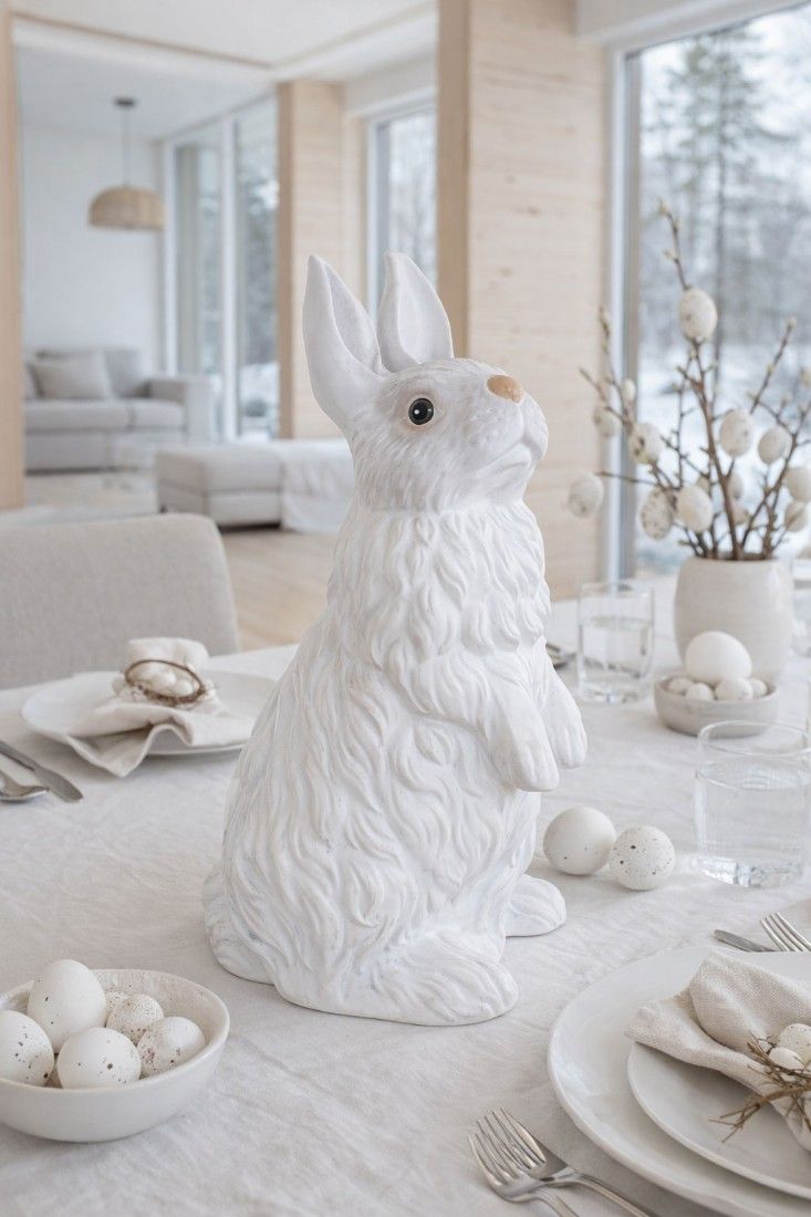 Iepuras-figurina din portelan alb