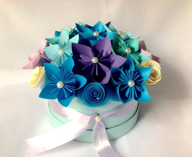 Aranjament cu flori origami