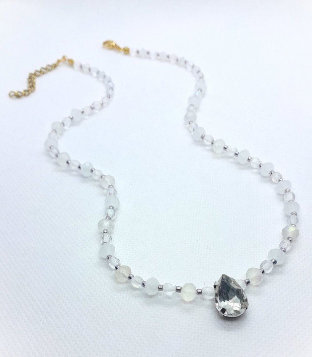 Colier cu cristale - alb opalescent