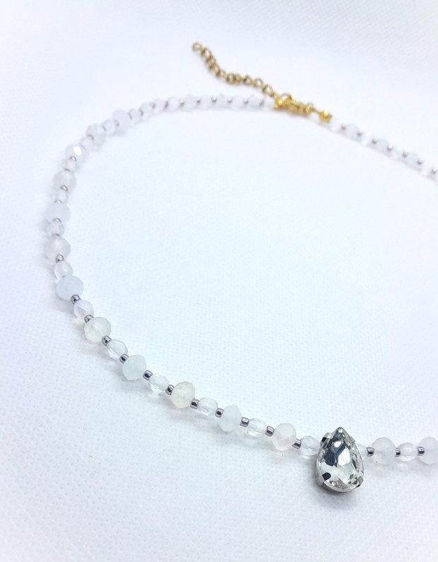 Colier cu cristale - alb opalescent