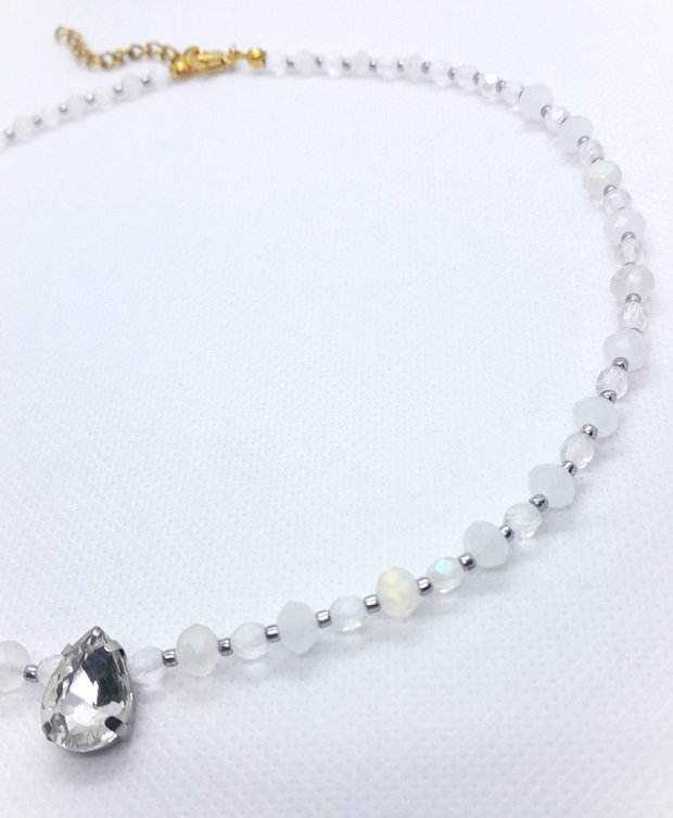 Colier cu cristale - alb opalescent