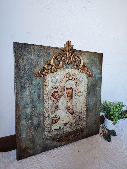 Lumina care îmbrățișează tăcerea -icoană artistică unicat, lucrată manual