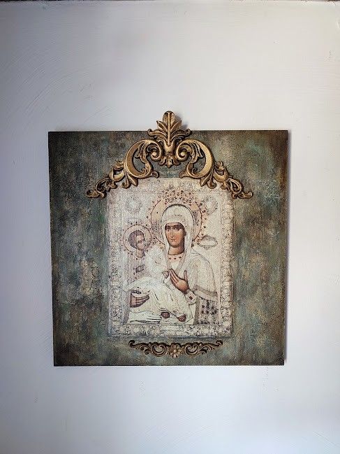 Lumina care îmbrățișează tăcerea -icoană artistică unicat, lucrată manual