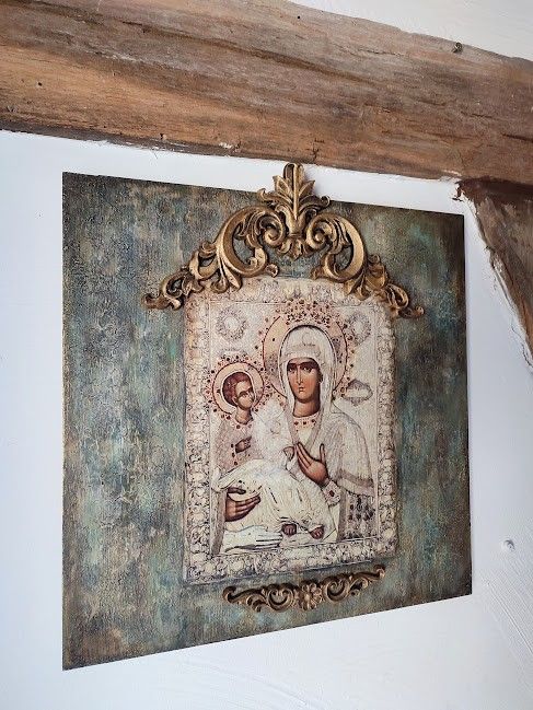 Lumina care îmbrățișează tăcerea -icoană artistică unicat, lucrată manual